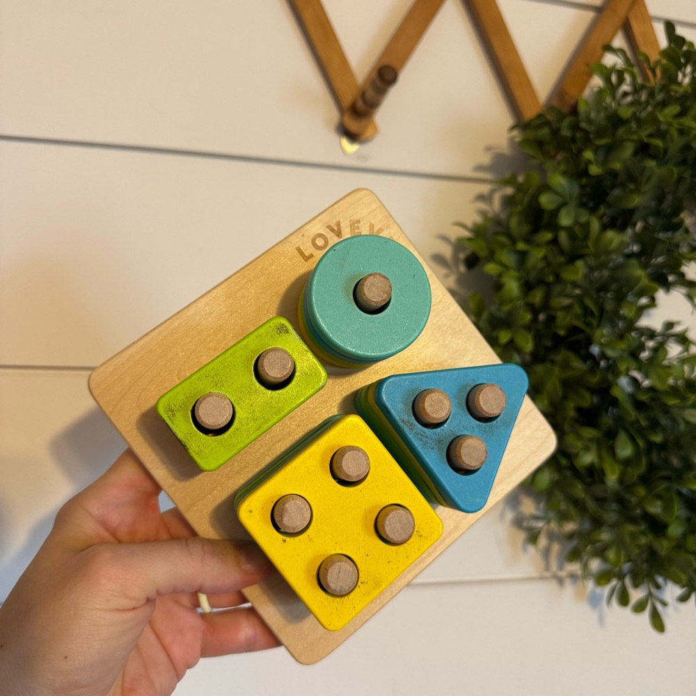 Lovevery the Enthusiast Sort and Stack Peg Shape Puzzle